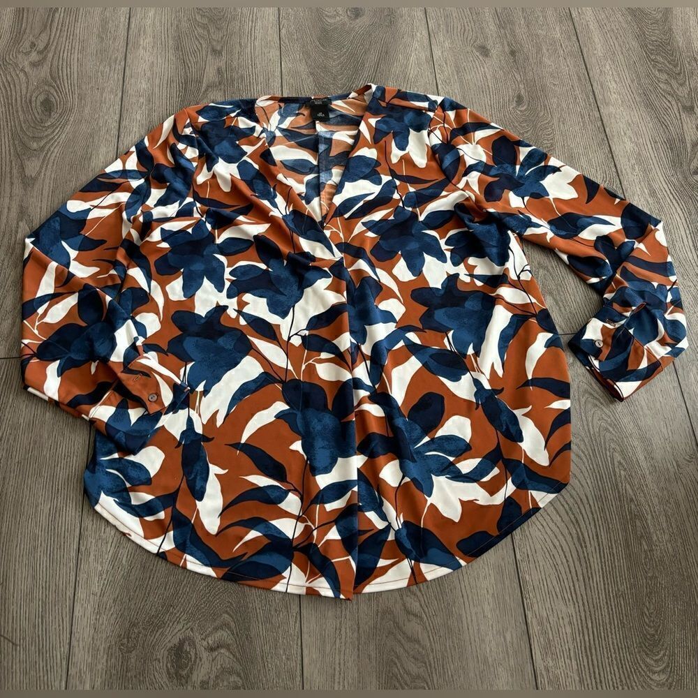 Ann Taylor petite woman’s used top. Great office wear